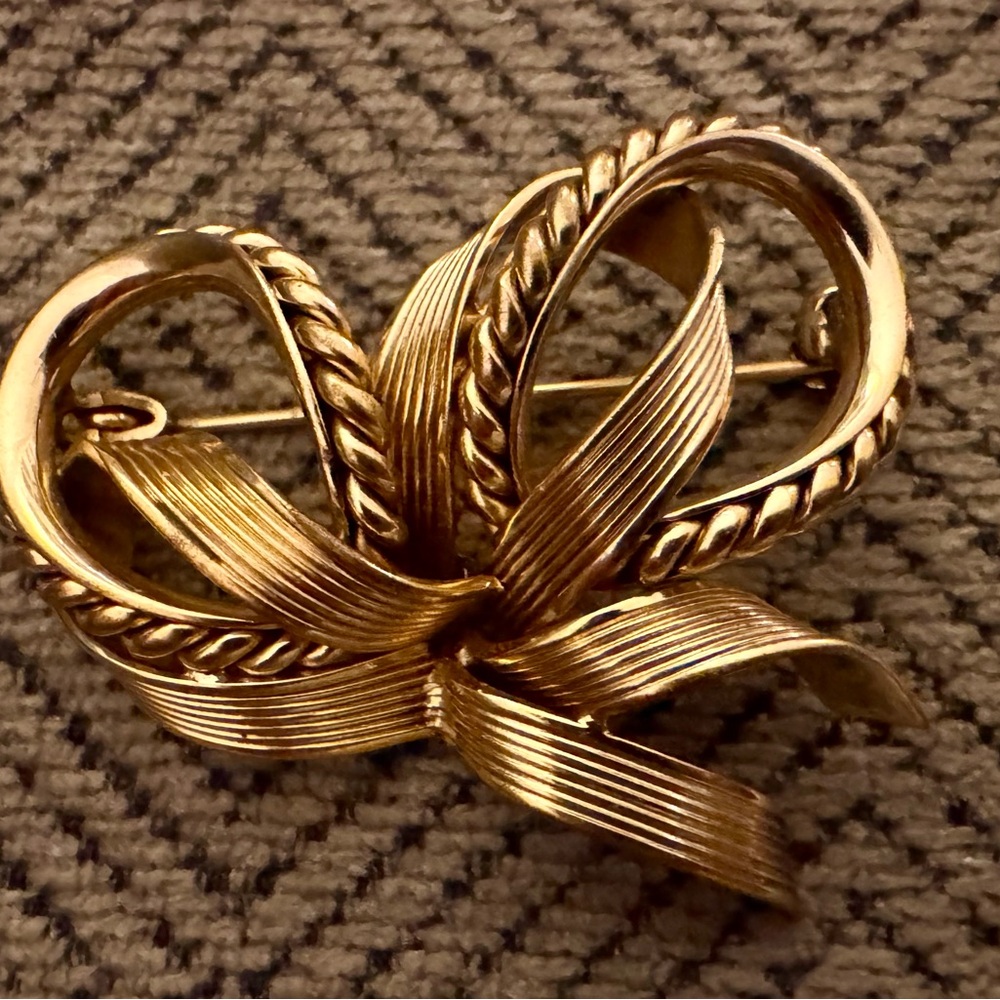 Vintage Gold-Tone Bow Rope Brooch